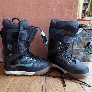 Vans Luna Ventana Pro snowboard boots Size 8